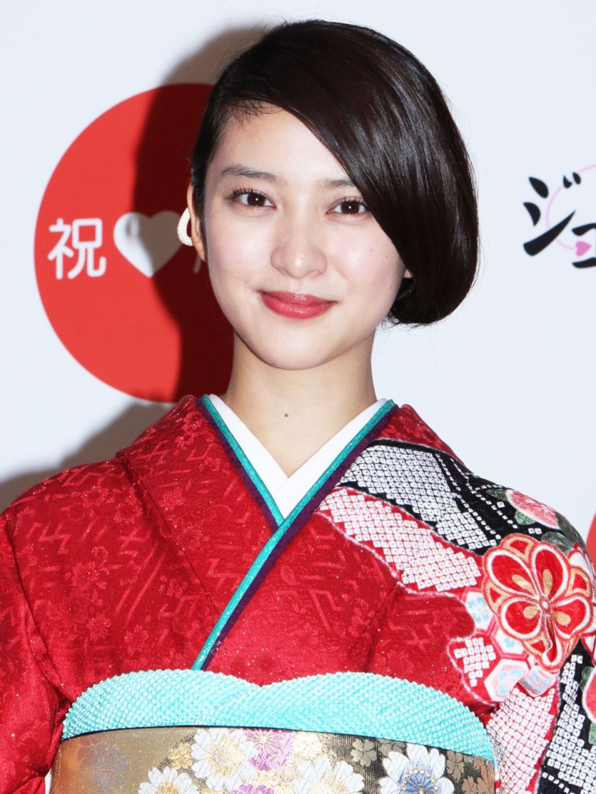 武井咲、能年玲奈、福士蒼汰、まゆゆ、ぱるるほか…2014年・新成人の芸能人たち