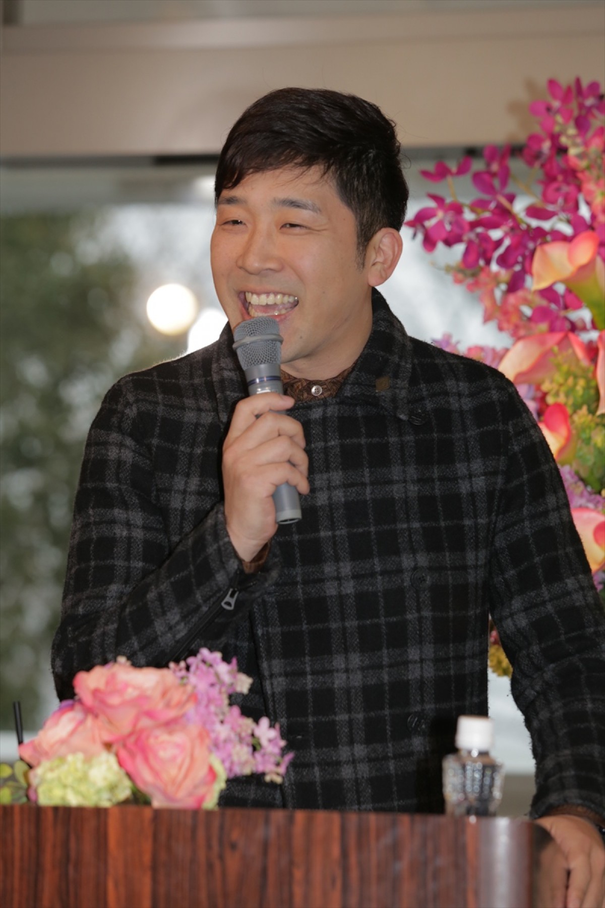 高橋愛、あべこうじとの結婚会見で「私から好きになった」と逆プロポーズを告白