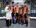 『ウルトラマンギンガS』　新たに設立された特捜チーム「UGP」　左から友也（草川拓弥）、ヒカル（根岸拓哉）、ジンノ隊長（大浦龍宇一）、アリサ（滝裕可里）、ゴウキ（加藤貴宏）