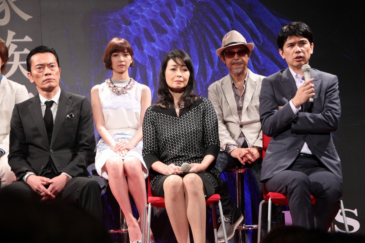 篠田麻里子、遠藤憲一からプレゼント攻撃!?　『家族狩り』共演者はブーイング