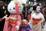 JAPAN EXPOにて、会場を練り歩く上白石萌音