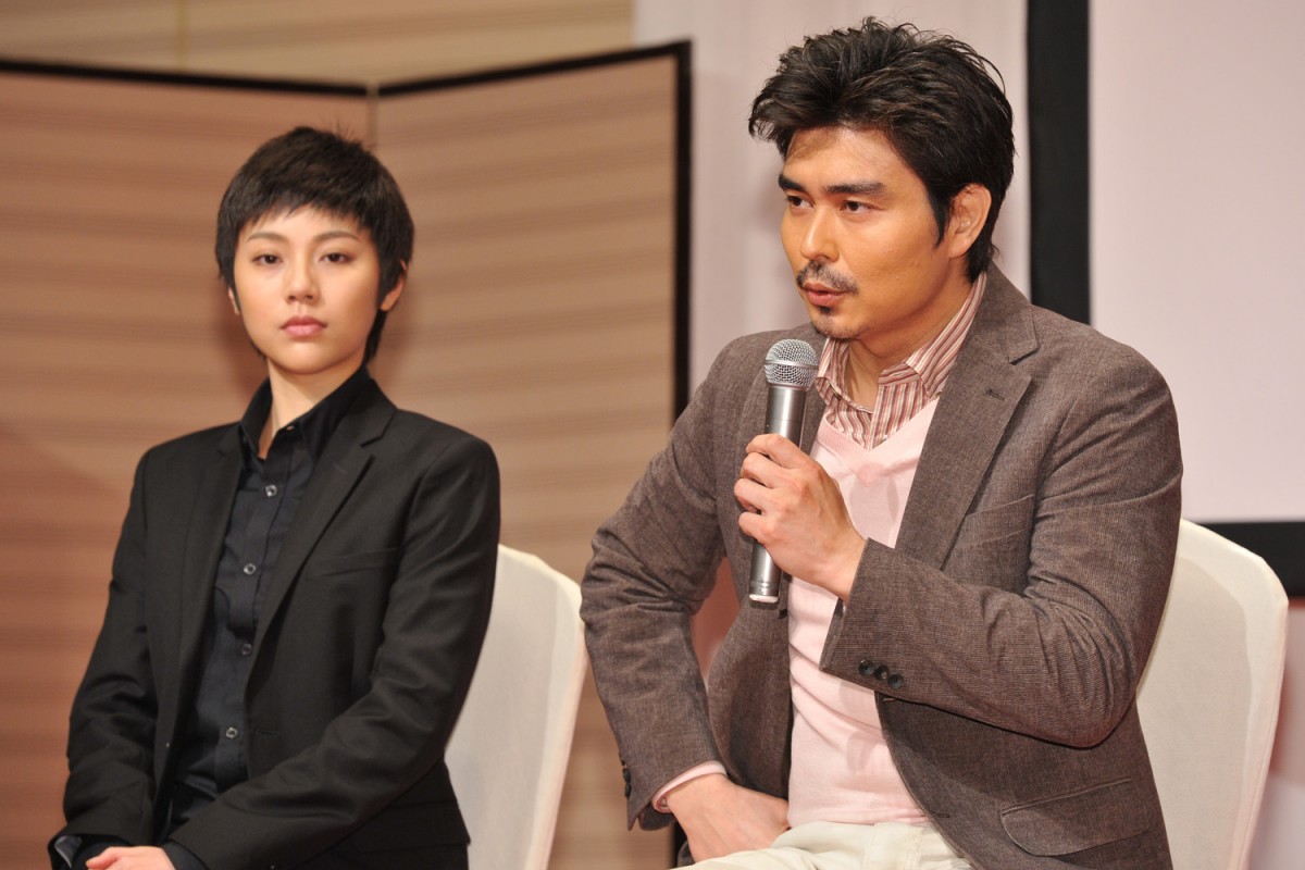 綾野剛、武井咲からのおねだりにデレデレ!?　「何とかしましょう！」