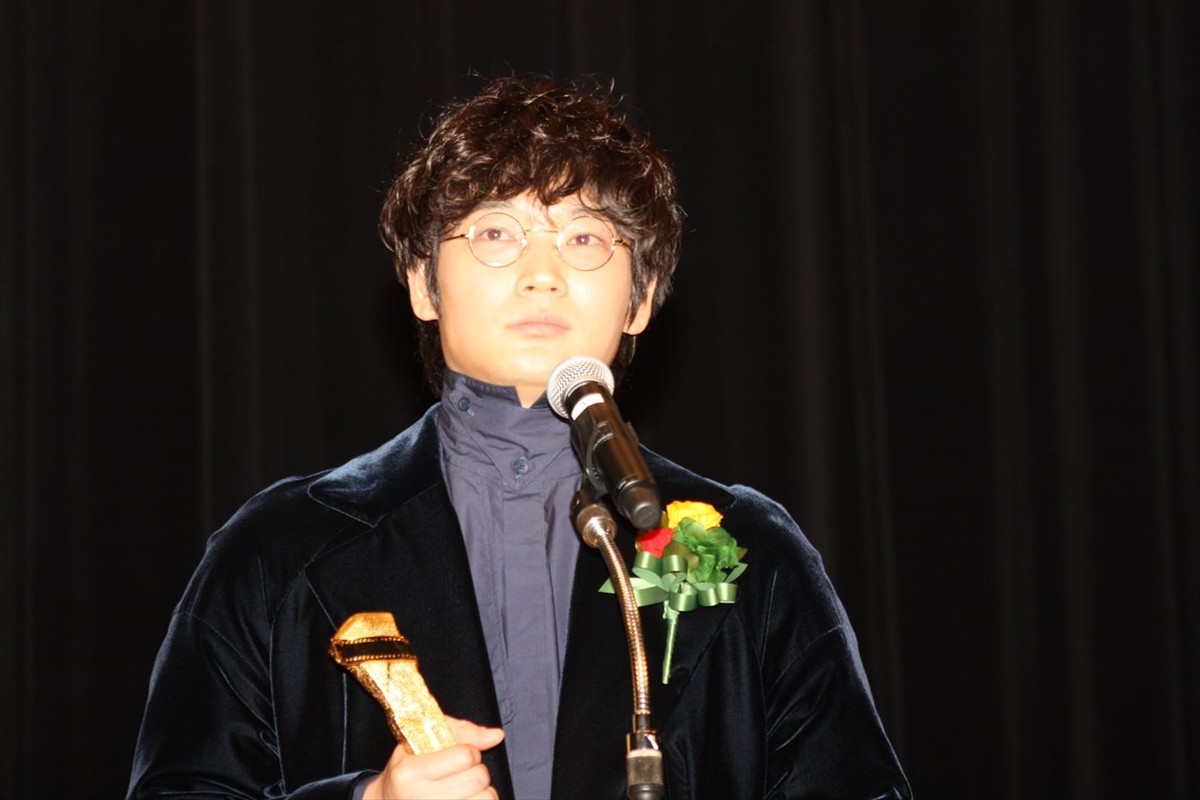 綾野剛、主演男優賞受賞でスタッフに感謝「脚本のおかげ」＜キネマ旬報ベスト・テン＞