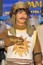 『モンティ・パイソンのSPAMALOT featuring SPAM（R）』囲み取材に登場したユースケ・サンタマリア