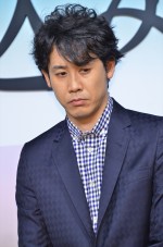 『駆込み女と駆出し男』完成報告会見に出席した大泉洋