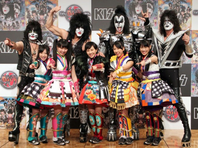 KISS、来日会見でももいろクローバーZを絶賛！