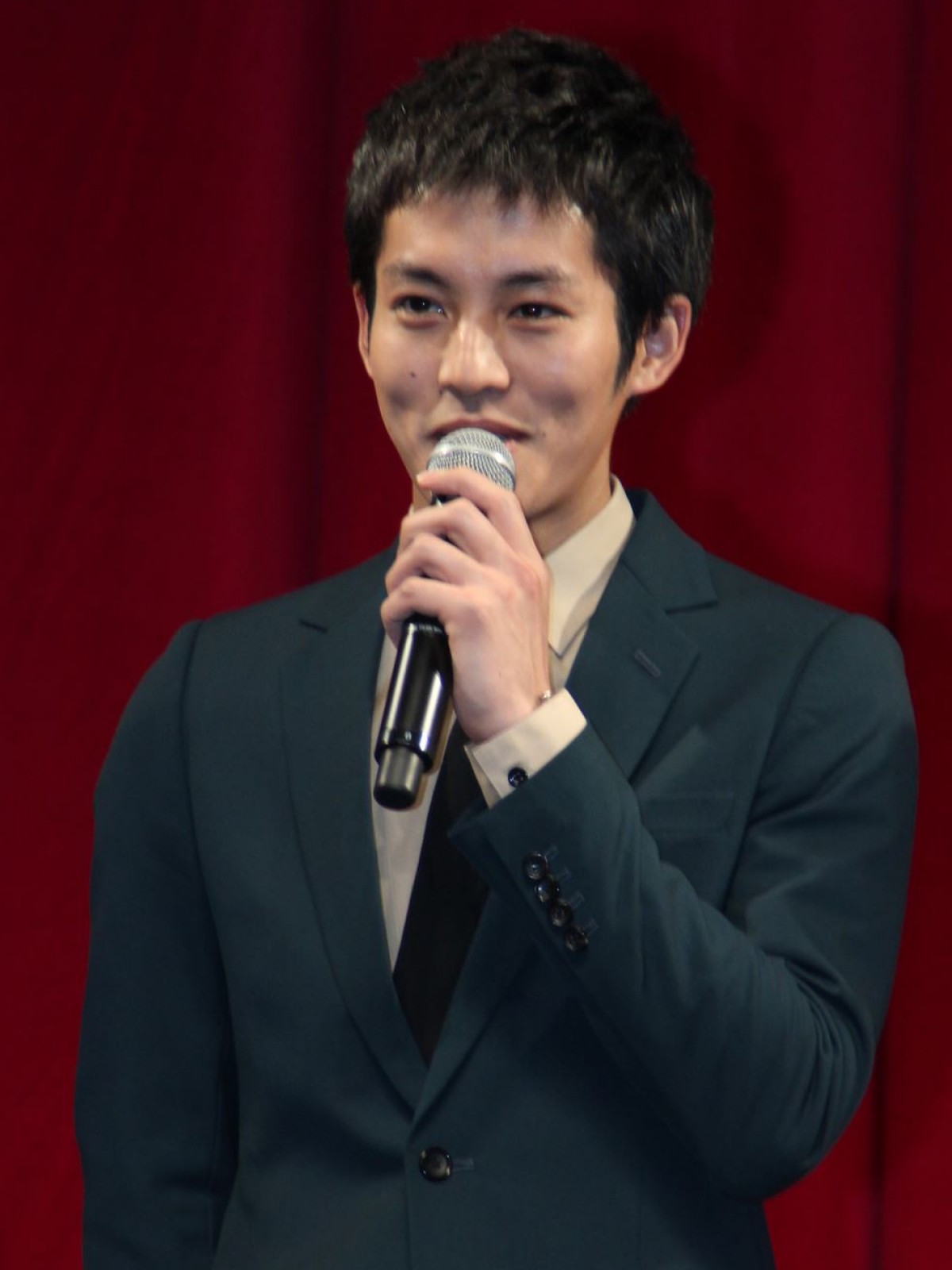 松坂桃李「前貼りは手強いヤツ」ユースケに毛を剃られ“ゲスなチャラ男”役に苦労