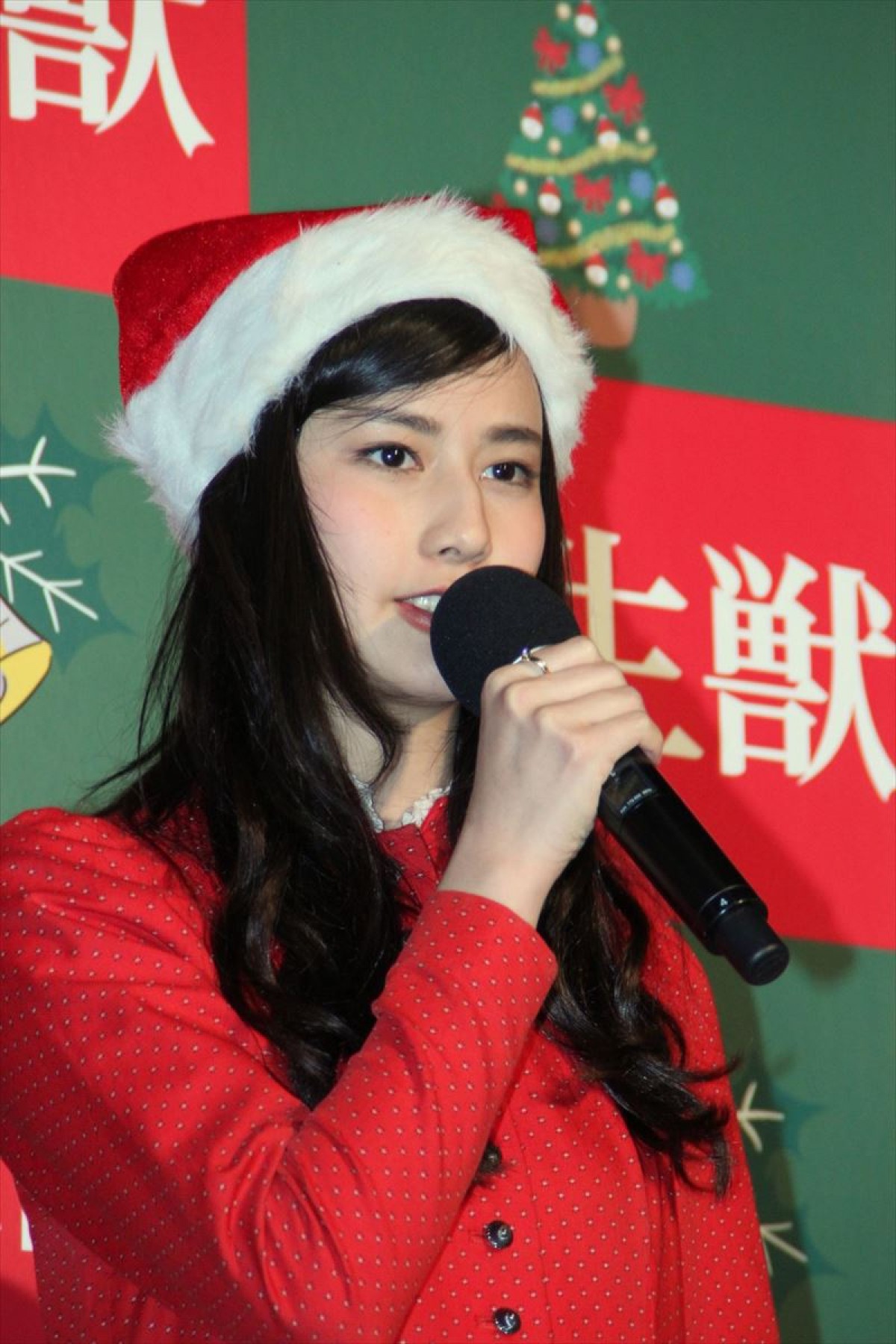 橋本愛、アントニオ猪木と「ミギークリスマス！1、2、3、ダー」