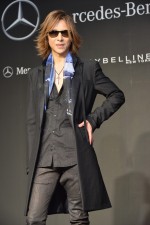 “「Mercedes‐Benz Fashion Week TOKYO」2015‐16　秋冬”オープニングイベントに登場したYOSHIKI