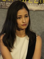 『デザイナーベイビー』試写会に登場した黒木メイサ