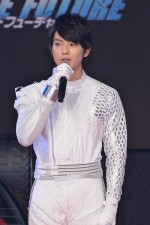 製作発表会見に登場した真剣佑