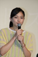 川口春奈、『探偵の探偵』舞台挨拶にて