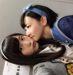 松井玲奈＆生駒里奈、ラブラブ“ほっぺにチュウ”写真に「イチャイチャするな～」