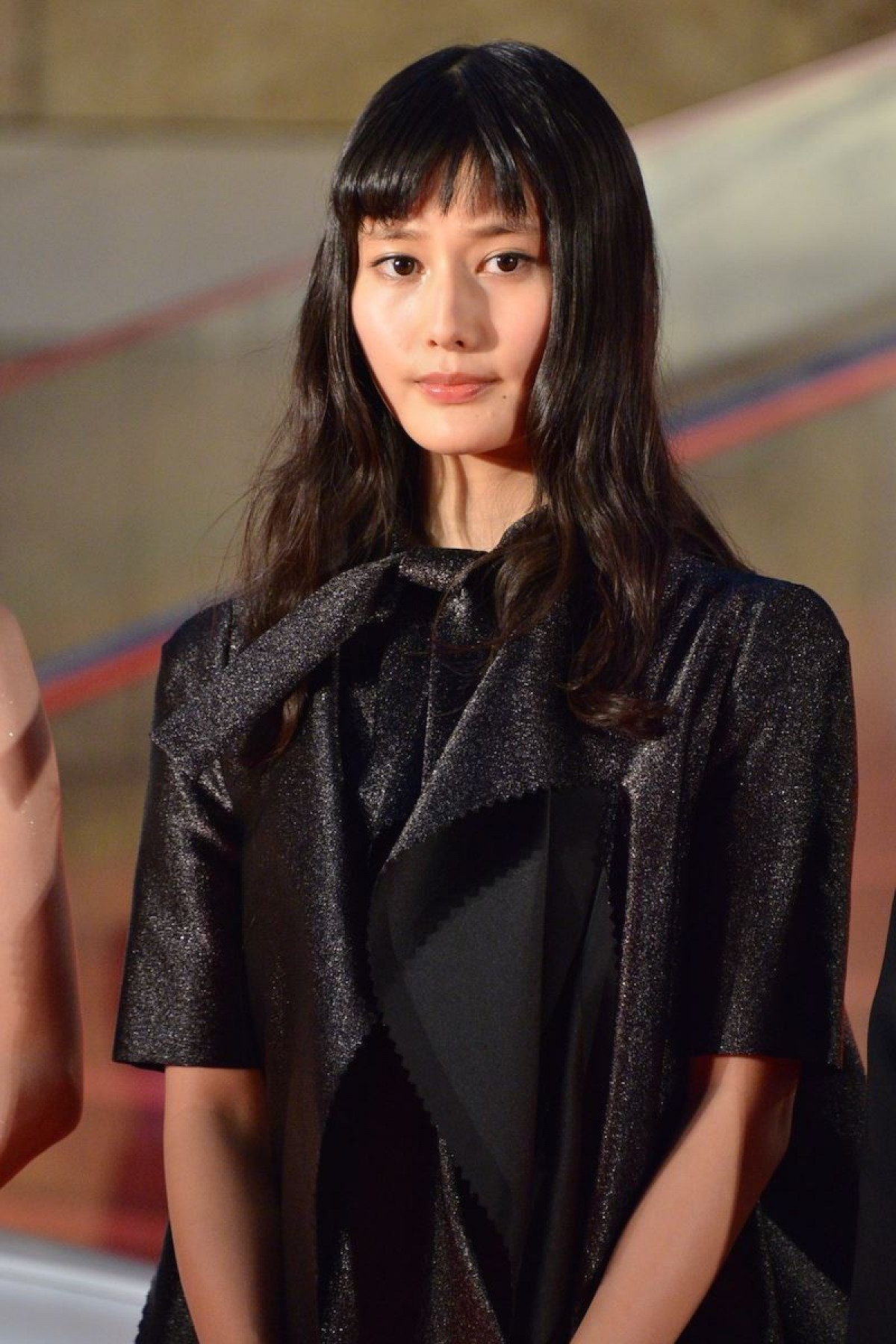 ＜TIFF2015＞竹内結子、セクシーな肩出しドレス披露　橋本愛と美の競演