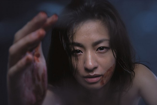 尾野真千子が殺人鬼に挑む『フジコ』は11月13日より配信。