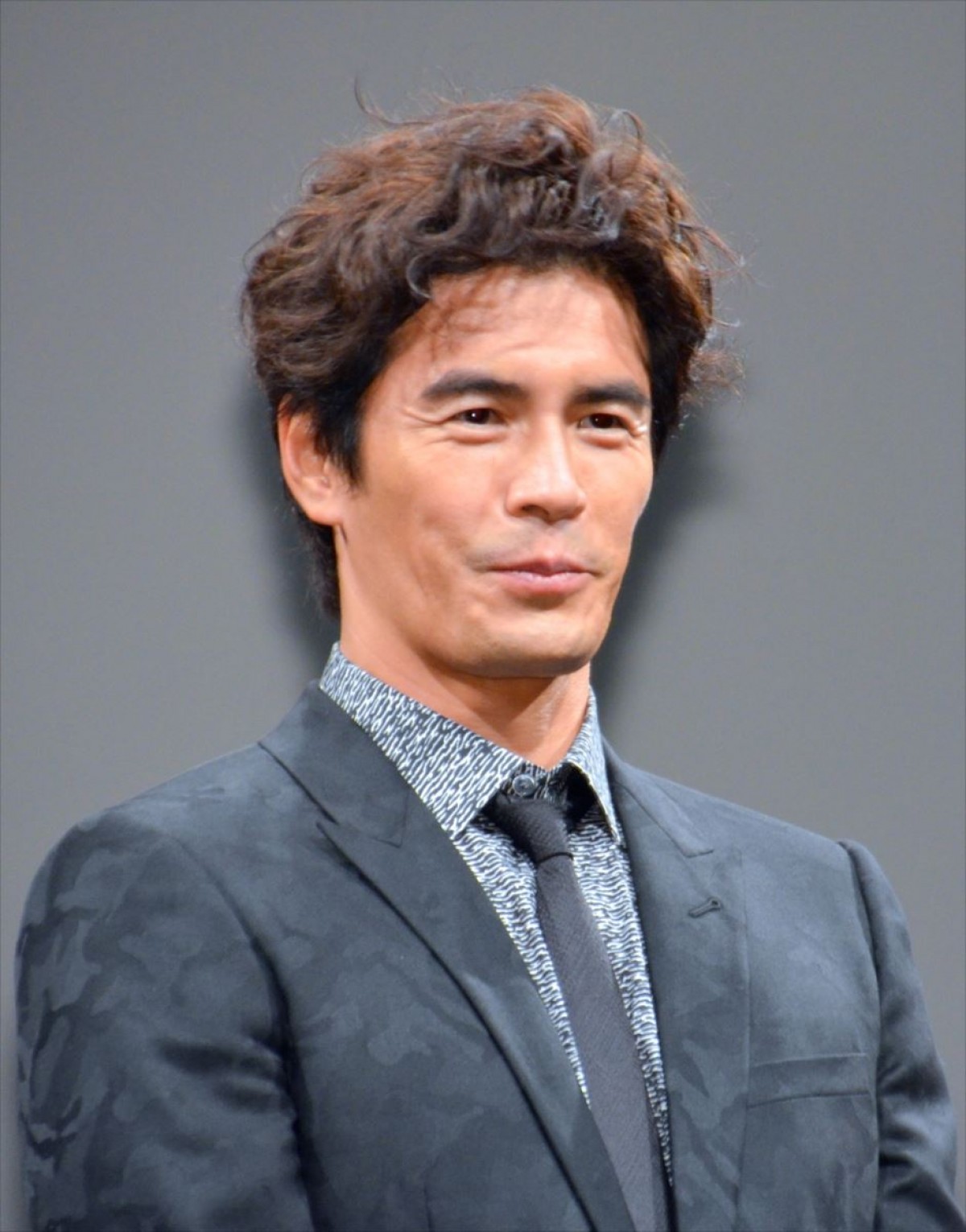 伊藤英明、山下智久と褒め合いバトルに「気持ち悪いですね」