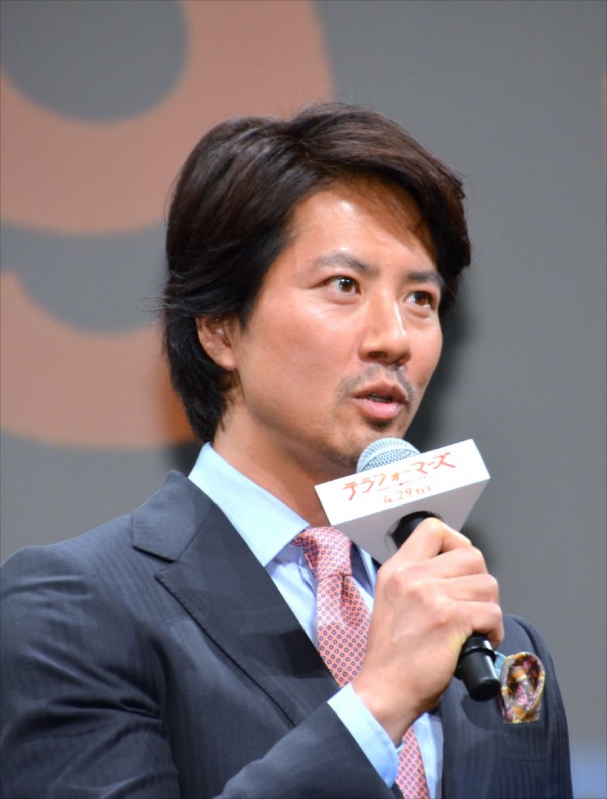 伊藤英明、山下智久と褒め合いバトルに「気持ち悪いですね」