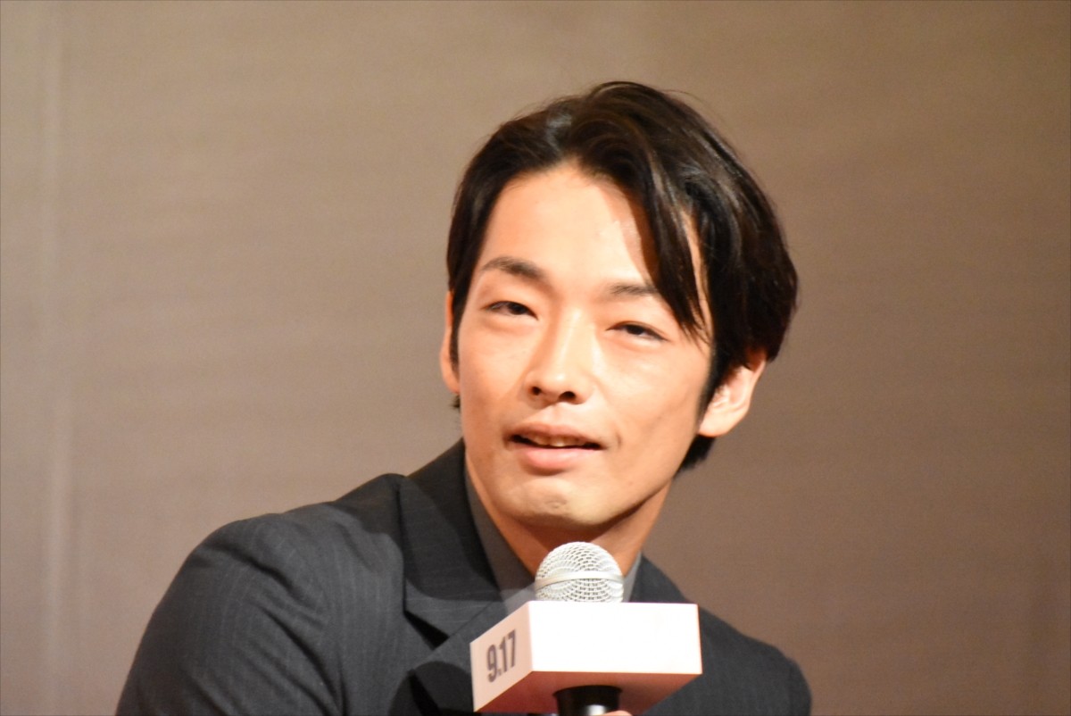 綾野剛、ラブシーン演じた妻夫木聡に親近感抱く　役作りで「一緒に住んでみた」