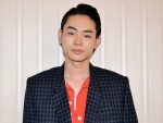 菅田将暉の“ラッスン”スタイルに石原さとみ困惑？ 『地味スゴ』オフショット