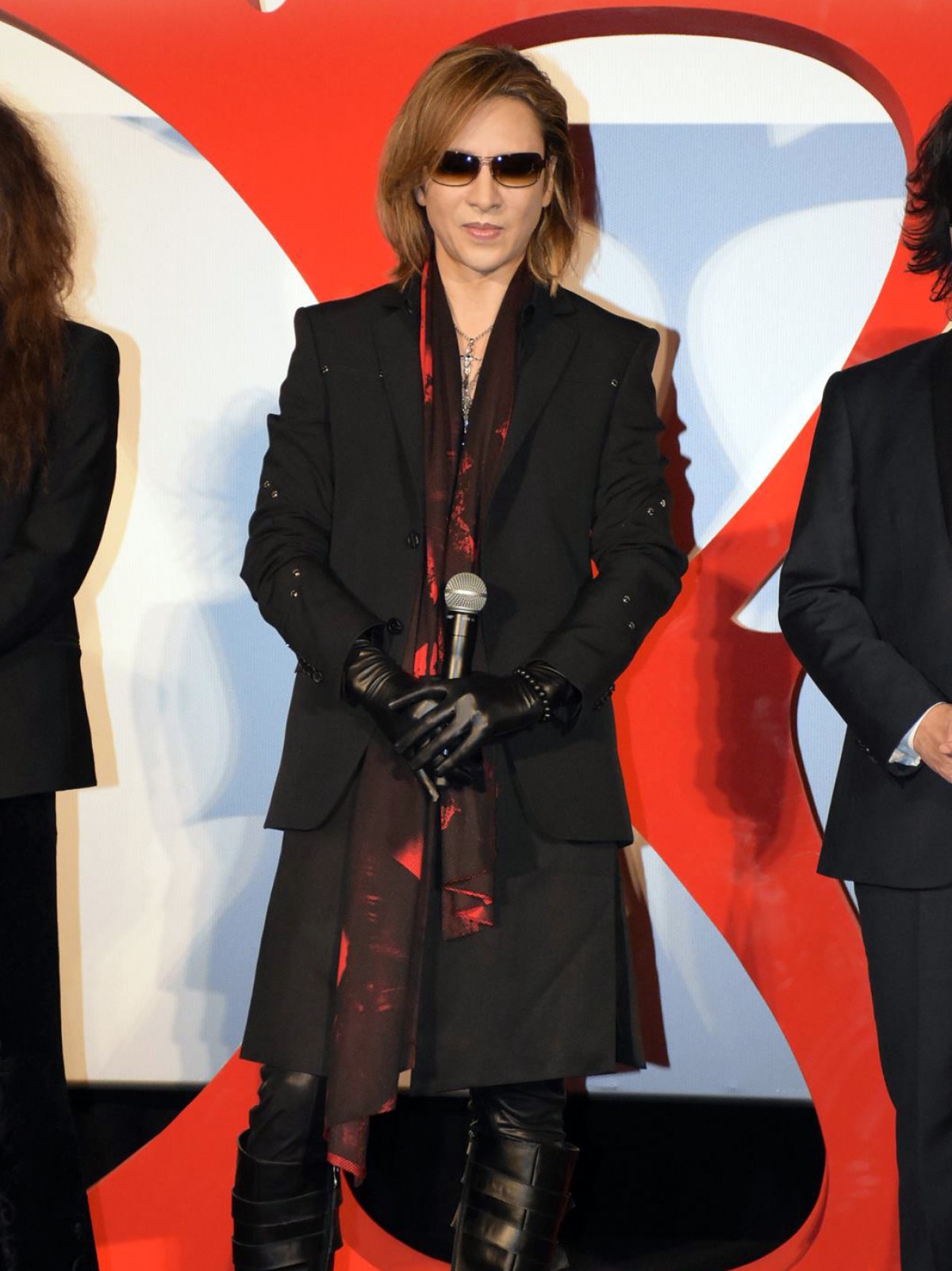 男泣きのYOSHIKI、HIDEの死後「精神科の治療を受けていた」と告白