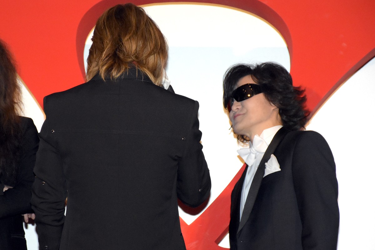 男泣きのYOSHIKI、HIDEの死後「精神科の治療を受けていた」と告白