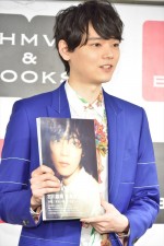 写真集発売イベントに出席した古川雄輝