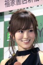 NMB48山本彩、初のエッセイ本『すべての理由』発売記念イベントに出席