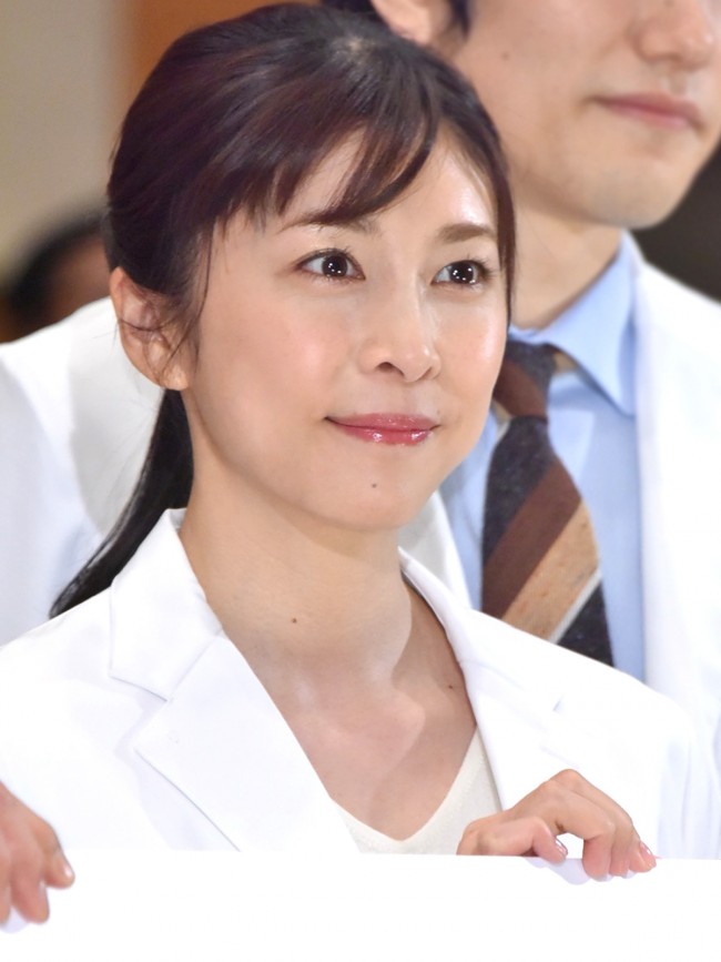 竹内結子、木村拓哉主演ドラマ『A LIFE～愛しき人～』舞台挨拶に登場