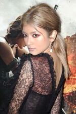 ローラ、『バイオハザード』海外プレミアショットに反響「ハリウッド女優の貫禄」