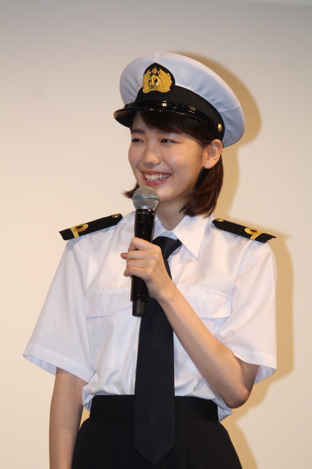 飯豊まりえ、武田玲奈とのお風呂シーンにドキドキ「肌がずっと触れ合っていました」