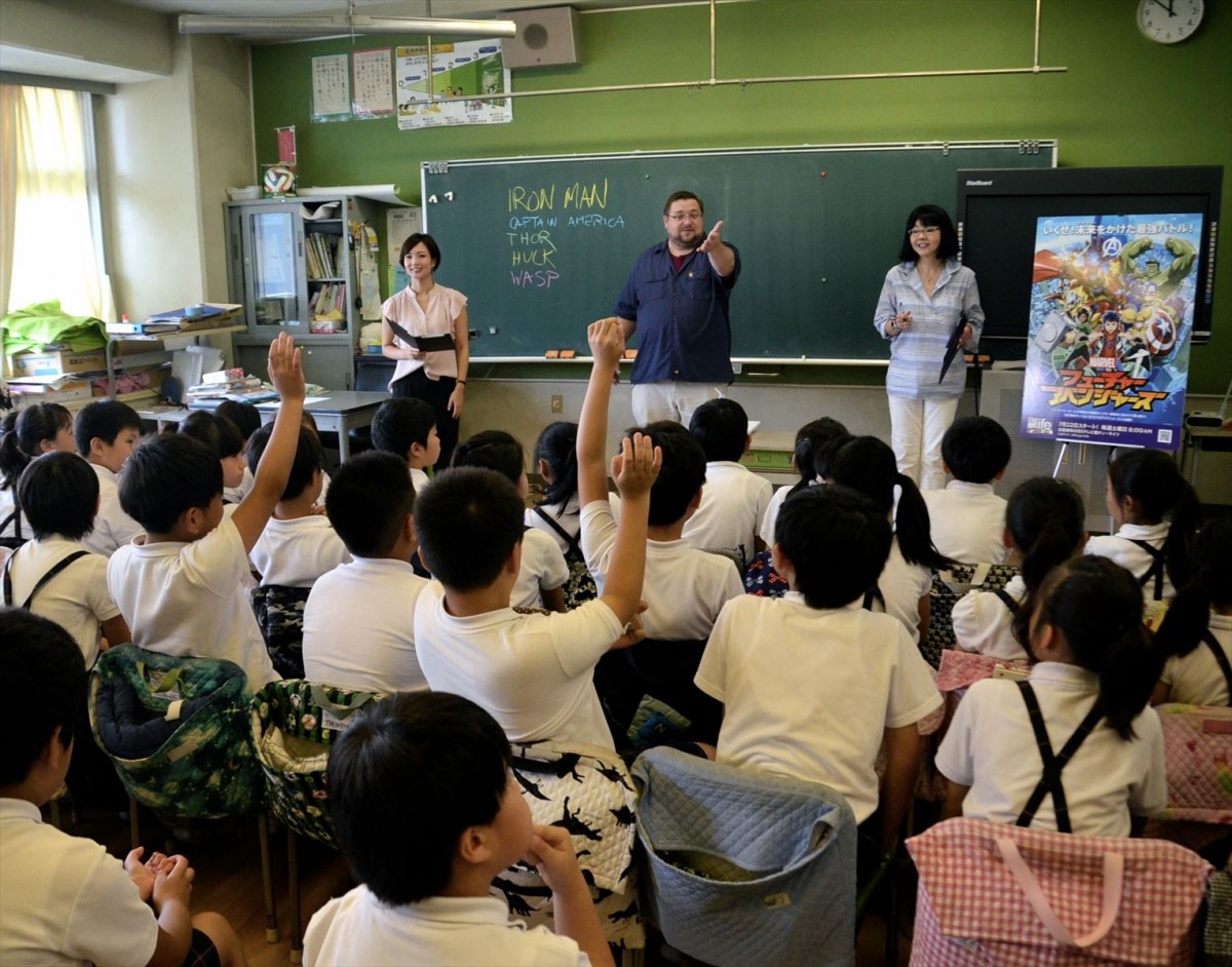 アイアンマン、小学校に現れる！「マーベル特別授業」にサプライズ登場