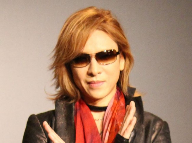 ​​YOSHIKI、手術への不安を吐露「正直少しこわい」