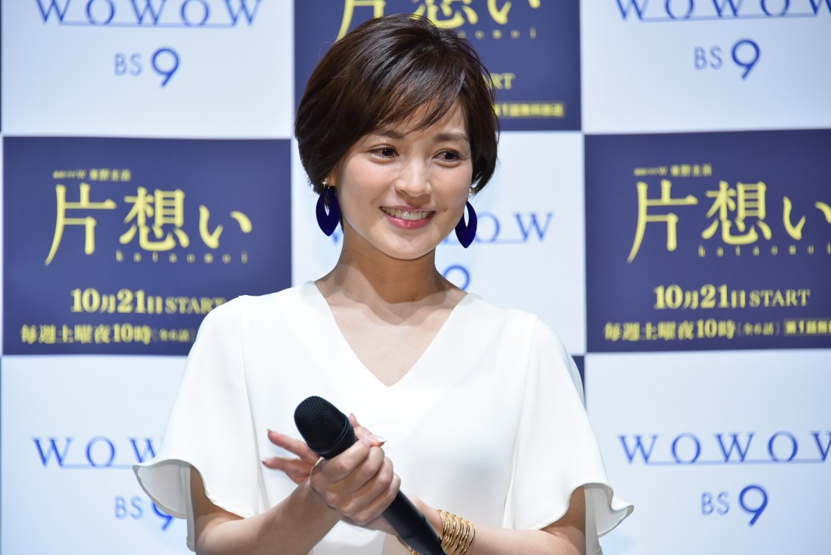 国仲涼子、第2子妊娠後初の公の場　中谷美紀との禁断キスシーン回想に大テレ