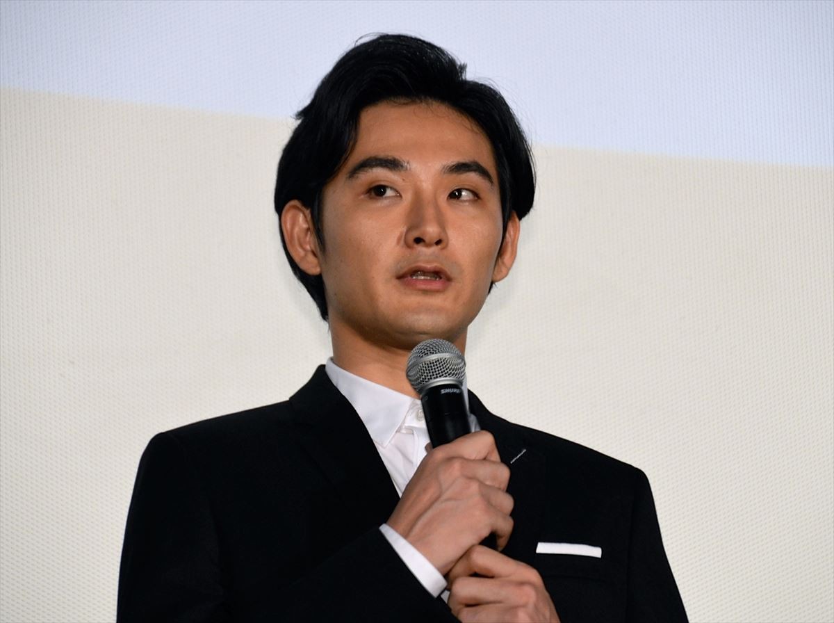 松田龍平、宇宙人役に苦戦　長澤まさみ「怒ってばかり」の妻役に疲労困憊？