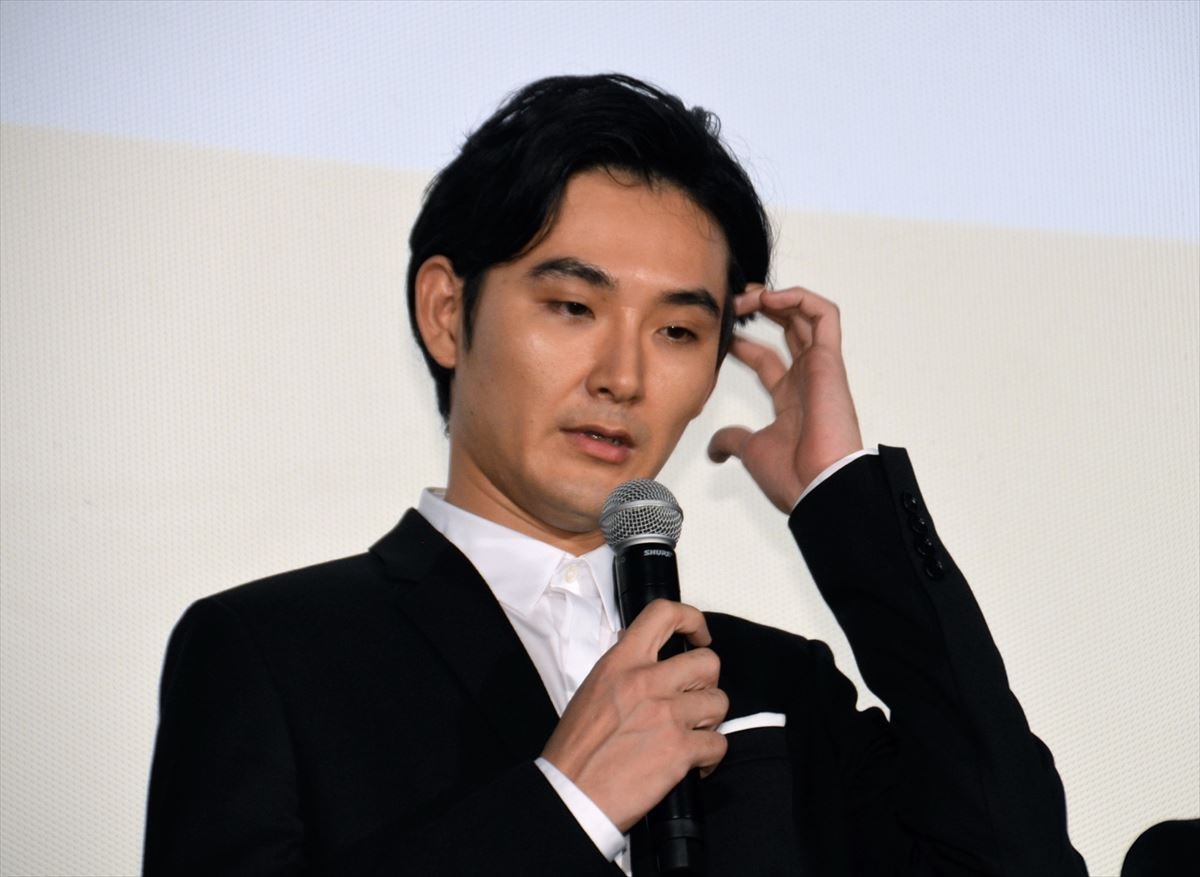 松田龍平、宇宙人役に苦戦　長澤まさみ「怒ってばかり」の妻役に疲労困憊？