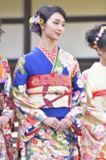 剛力彩芽、2018年オスカープロモーション晴れ着撮影会に登場