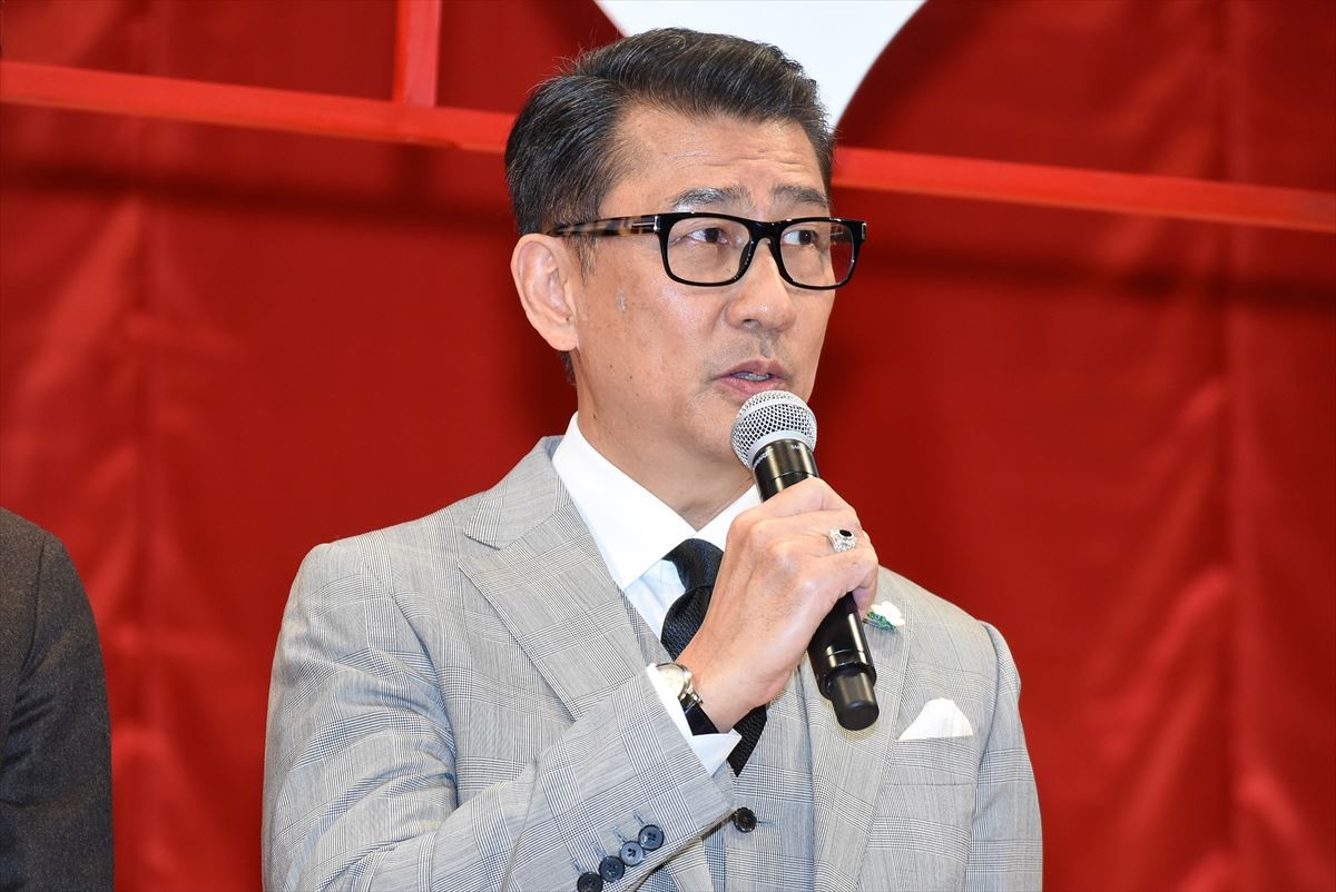 中井貴一、佐々木蔵之介ら『嘘八百』舞台挨拶に12人登壇「この舞台挨拶は正解？」