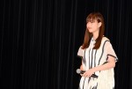 『嘘八百』完成披露試写会に登壇した森川葵