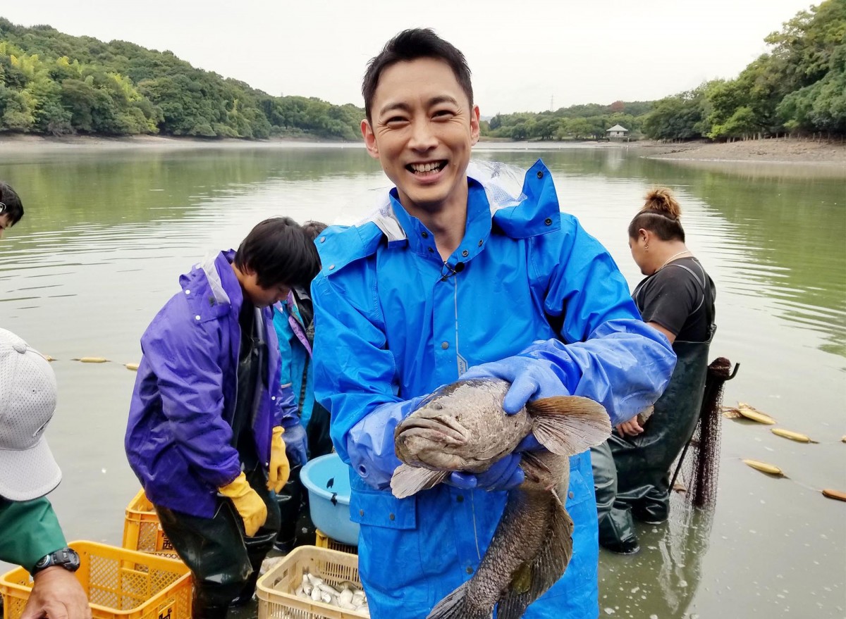 小泉孝太郎、『池の水ぜんぶ抜く』出演　番組史上最大の池＆外来種捕獲に挑む