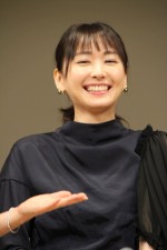 新垣結衣、『第60回ブルーリボン賞』授賞式に登壇