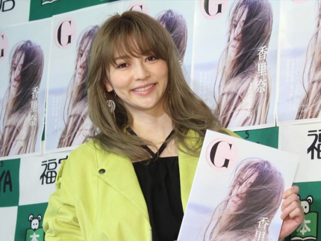 香里奈、写真集『G 香里奈』出版記念握手会イベントに登場