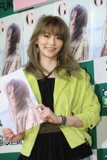 香里奈、写真集『G 香里奈』出版記念握手会イベントに登場