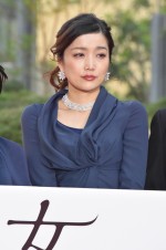 『ラプラスの魔女』完成披露記念イベントに登場した佐藤江梨子