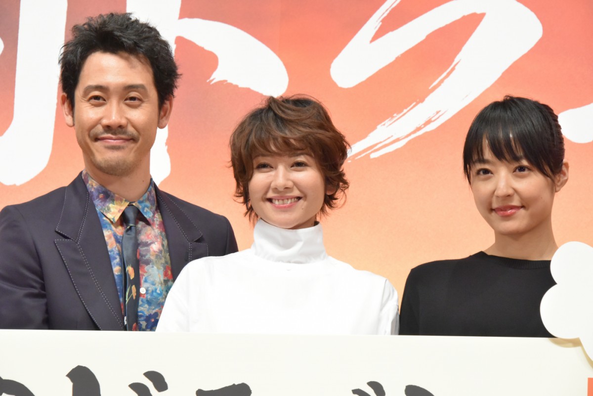 （左から）大泉洋、真木よう子、井上真央