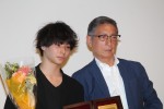 （左から）村上虹郎、永田守プロデューサー