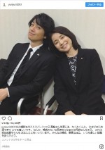 石田ゆり子、“みんなの親戚”斎藤工と仲良しツーショット