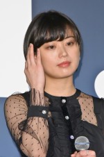 『娼年』完成披露舞台挨拶に登壇した冨手麻妙