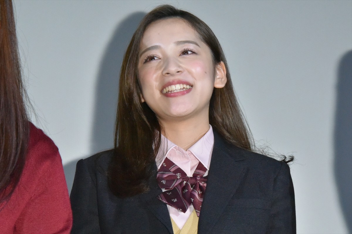 武田玲奈、“ミニスカ制服姿”で主演映画アピール「最初は不安あった」