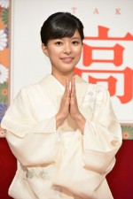 ドラマ『高嶺の花』記者会見に出席した芳根京子