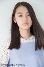 ＜2018年・夏　クランクイン！が注目する若手女優＞八木莉可子　2001年7月7日・滋賀県生まれ／2015年、所属するエイジアクロス主催のモデルオーディションにてグランプリを受賞。新人女優の登竜門として知られるポカリスエットのブランドキャラクターに抜てきされ、一躍話題の少女に。2018年7月放送予定のTBSドラマ『チア☆ダン』には、主人公の親友役で出演。抜群の存在感を発揮し、キラリと光るものをのぞかせる。